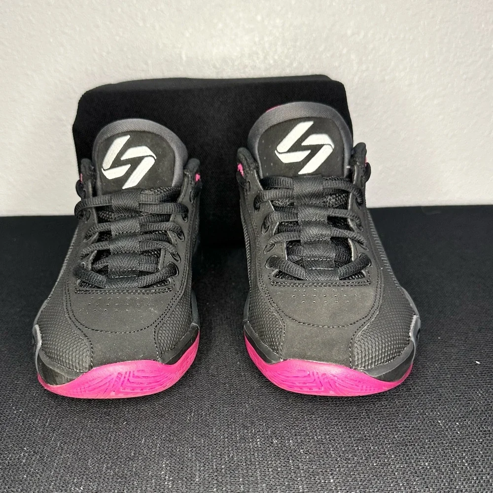 NIKE Luka .77 